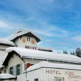 Außenansicht Hotel Jürg Jenatsch