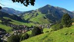 Weitblick über Bergketten der Pinzgauer Grasberge