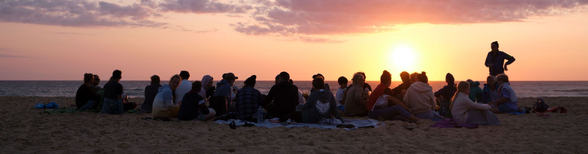 Sonnenuntergang am Strand genießen