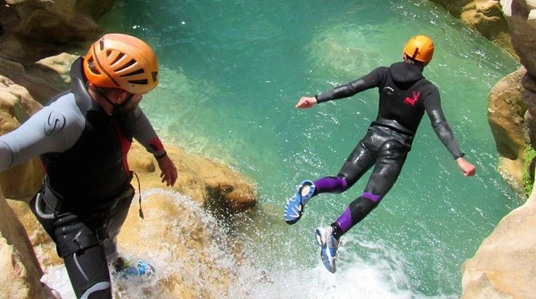 Montafon sommer sprung ins Wasser