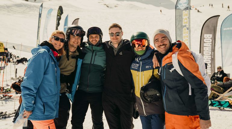 Gruppe in Skikleidung