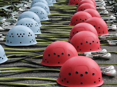 Helme Klettern Hochseilgarten