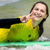Surferin im Wasser