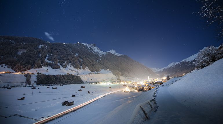 Stubaital bei Nacht